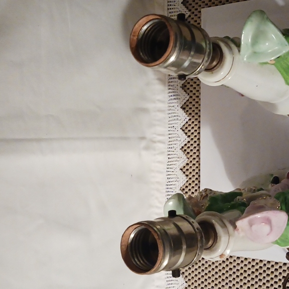 Vintage Beautiful Porcelain Victorian Couple Figurine Lamps (Works) - Picture 5 of 10